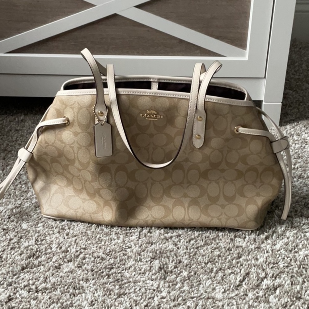Closet Cleanout Sale! GORGEOUS Classic Coach Satchel